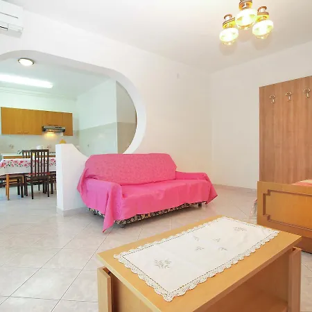 Silvano 1563 Apartman Pula