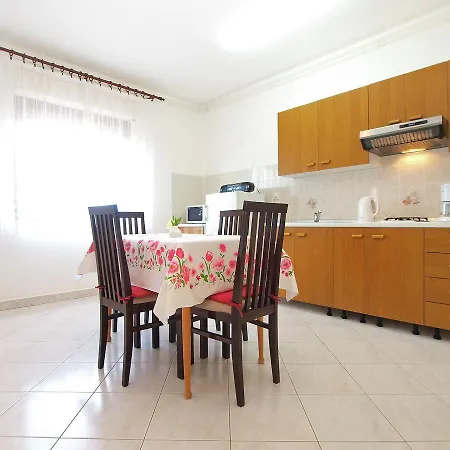 Silvano 1563 Apartman Pula