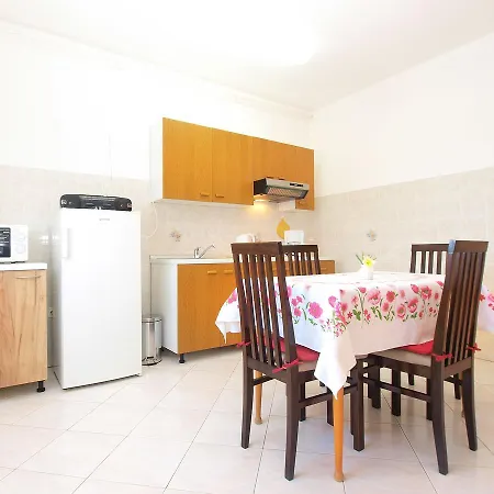 아파트 Silvano 1563 *